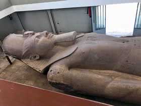 2. Ramsesin heykeli