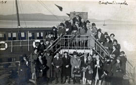 1928 yılında Ada vapur iskelesinde yabancı bir heyet