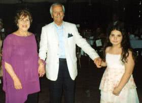 Necmi Tanyolaç 2003 yılında, eşi Nilüfer hanım ve torunu Ege ile bir davette