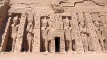 2 Ramses&#039;in karısı Nefertari için yaptırdığı tapınak