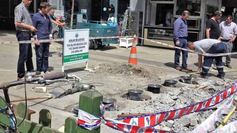 Büyükada çarşı girişine bariyer sistemi