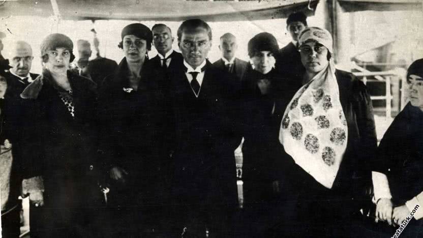 Atatürk Büyükada&#039;da - Hanri Benazus arşivi