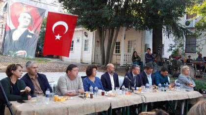 Belediye Başkanı Gül, başkan yardımcıları, meclis üyeleri ve birim müdürleri ile adalıların şikayetlerini dinledi