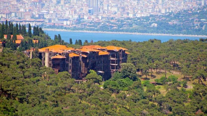 Büyükada Rum Yetimhanesi Tehlike Altındaki 12 Kültürel Miras Alanı’ndan biri